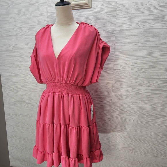 Mod On Trend NWT Smocked Waist Pink Dress Size Medium V-Neck - Picture 3 of 8